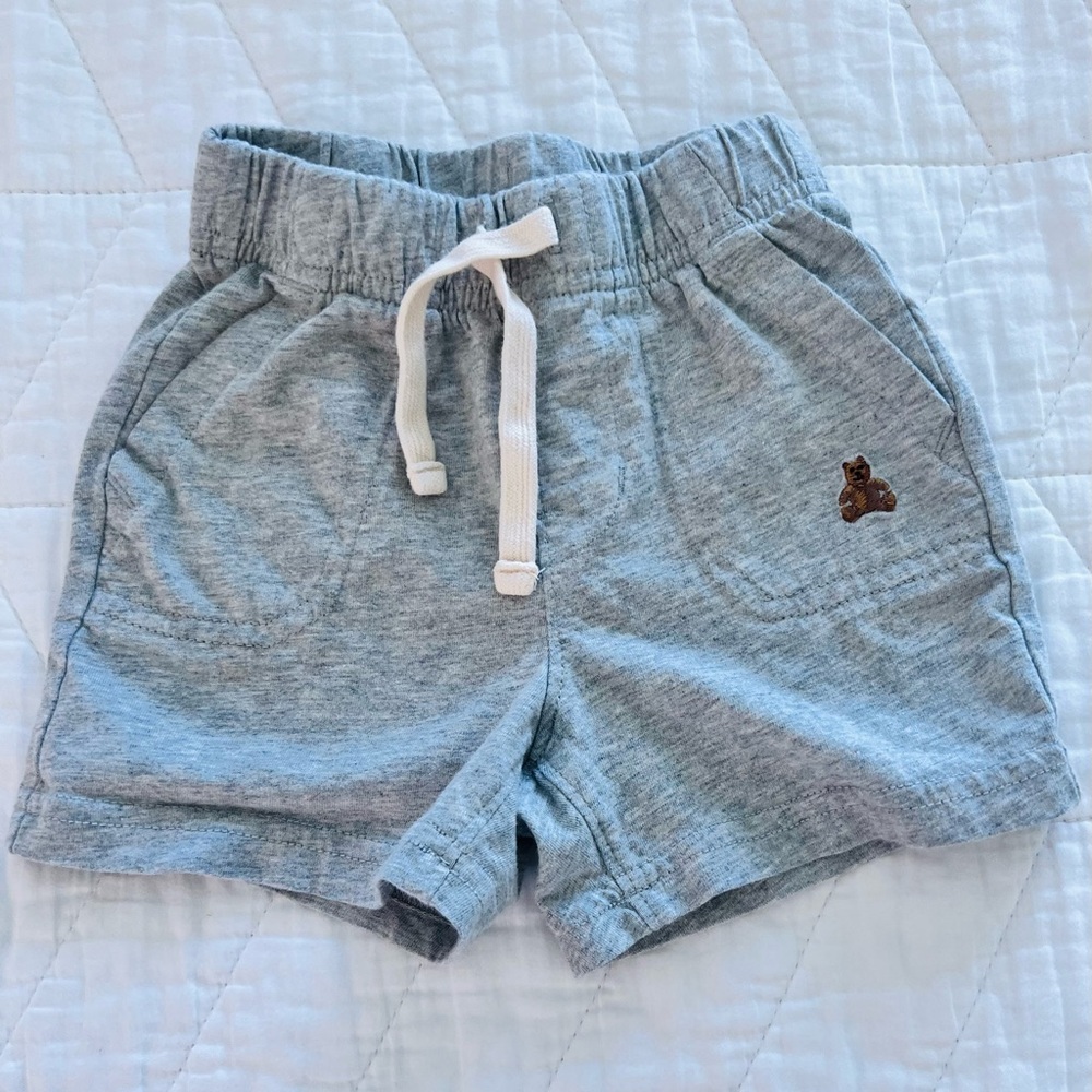 Gap shorts 6-12m